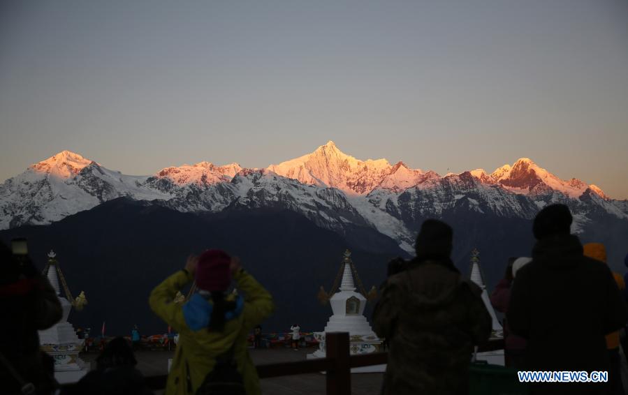 Chine: paysage des montagnes enneigées Meili