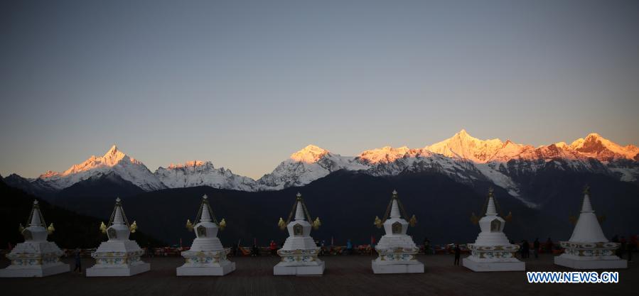 Chine: paysage des montagnes enneigées Meili