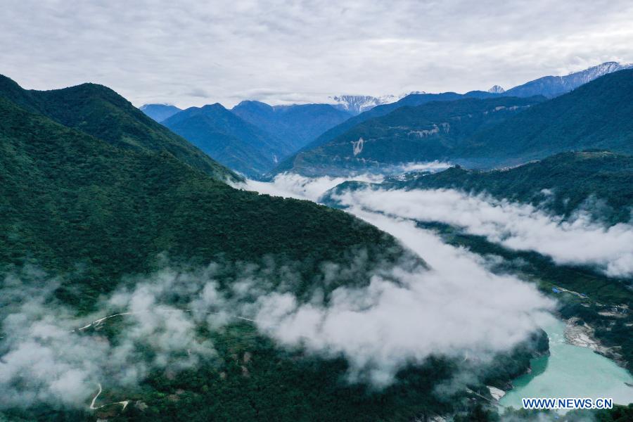 Chine : le fleuve Yarlung Zangbo au Tibet