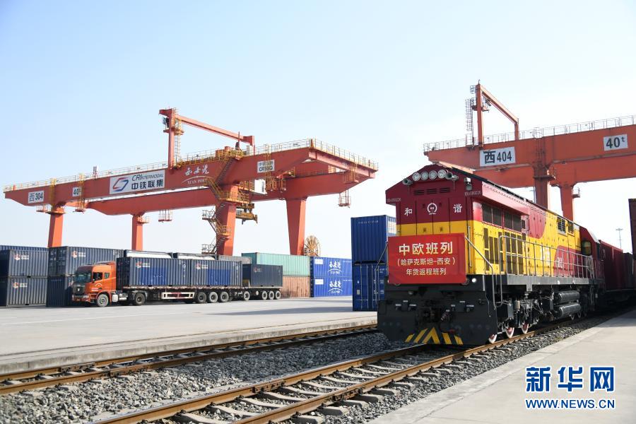 Xi'an : le train de fret Chine-Europe achève son premier voyage transportant des marchandises pour le Nouvel An chinois 2021