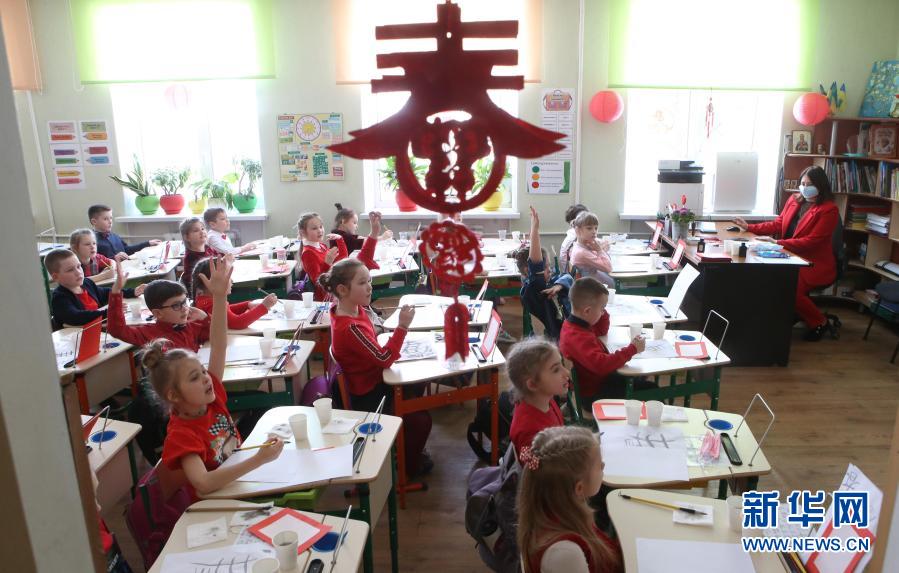 La fête du Printemps célébrée dans une école en Ukraine