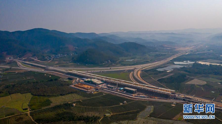 Le chemin de fer Chine-Laos en pleine construction