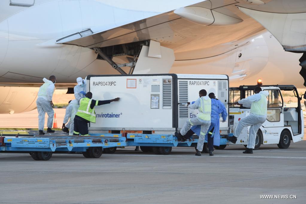 (COVID-19) Le Botswana reçoit un don de vaccins de Sinovac offert par la Chine