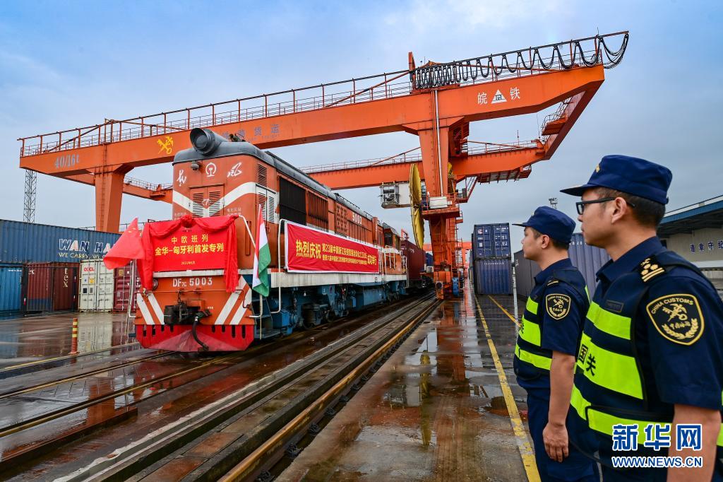 Départ du premier train de fret Chine-Europe entre Jinhua et Budapest