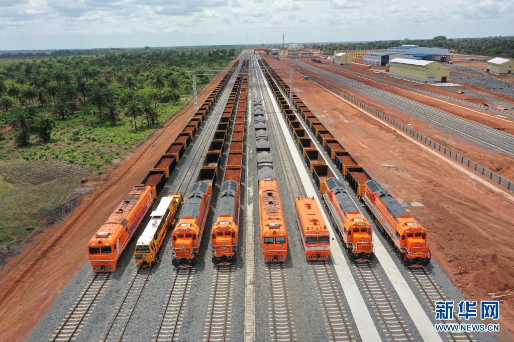 Guinée : mise en service de la ligne ferroviaire reliant la zone minière de Santou au port de Dapilon