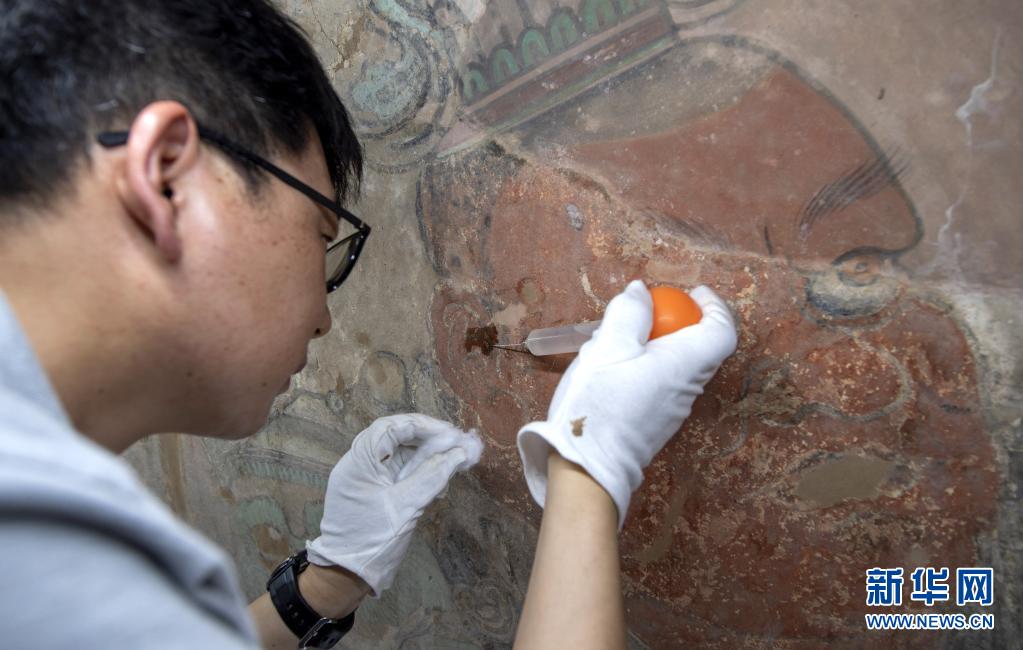 Début de la restauration des peintures murales du Palais Yongle