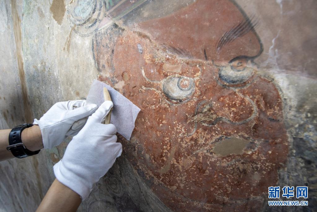 Début de la restauration des peintures murales du Palais Yongle