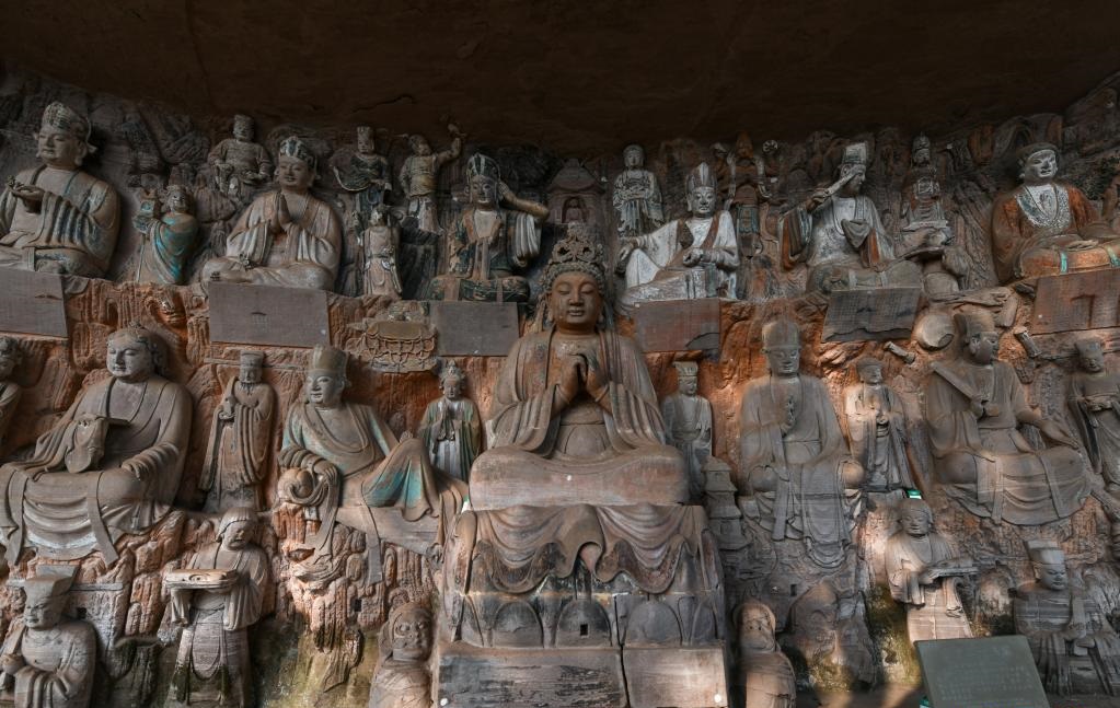  Chine : anciennes statues en pierre à Anyue