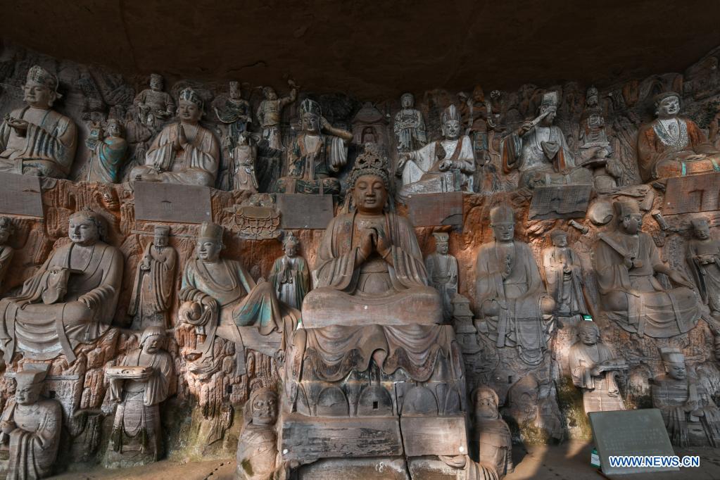 Chine : anciennes statues en pierre à Anyue