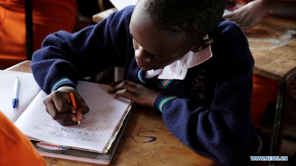 Ouganda : enseignement du chinois à Wakiso