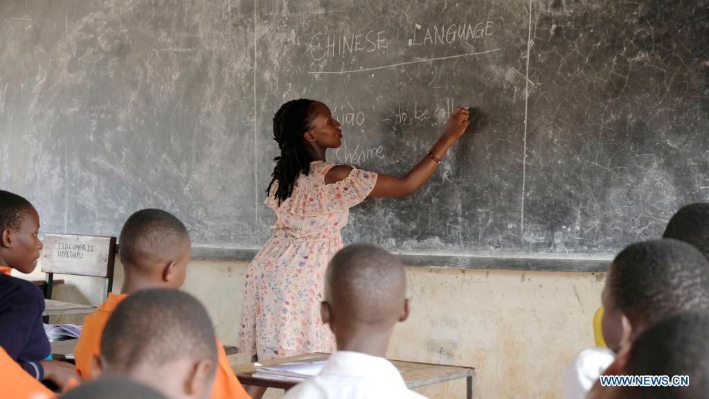 Ouganda : enseignement du chinois à Wakiso