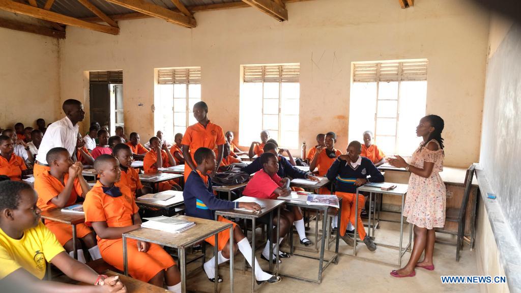 Ouganda : enseignement du chinois à Wakiso