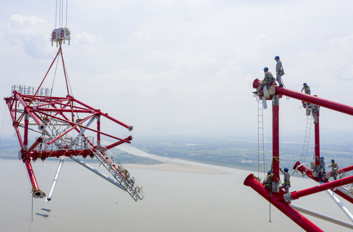 Chine : projet de transmission d'électricité ouest-est à Tongling dans l'Anhui