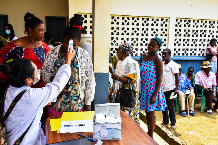 Cameroun : une équipe médicale chinoise fournit une consultation gratuite dans les zones rurales