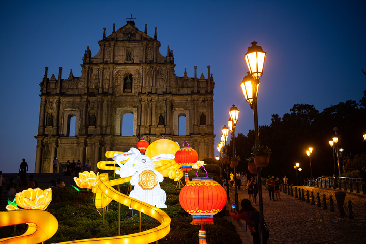 Chine : décorations pour la fête de la mi-automne à Macao