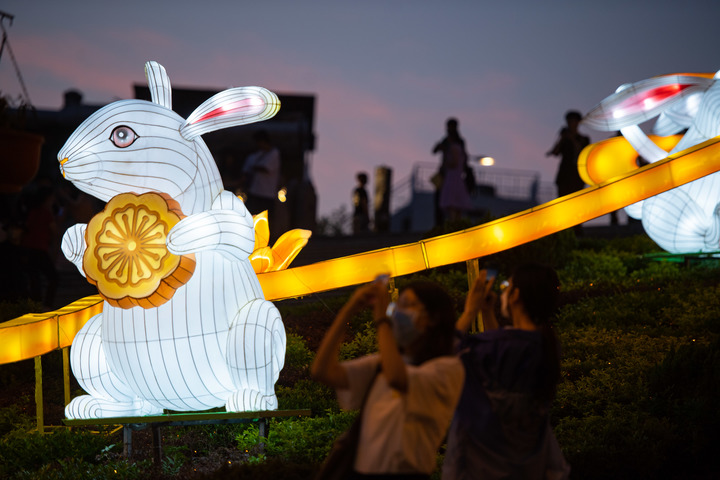 Chine : décorations pour la fête de la mi-automne à Macao