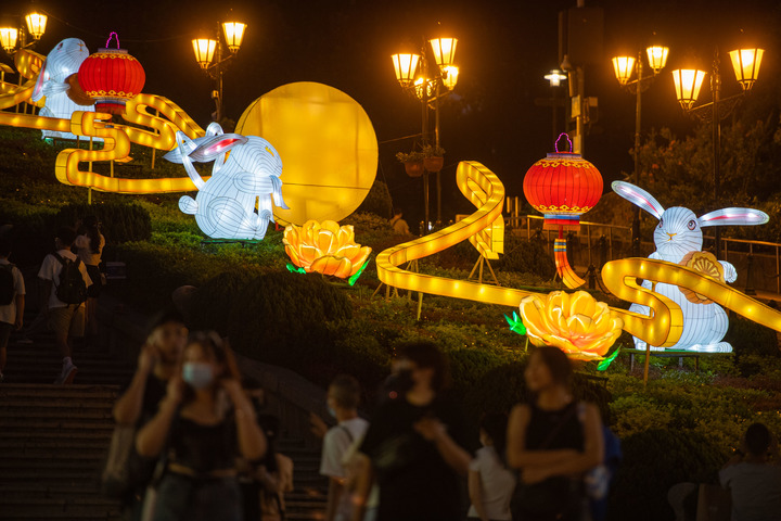 Chine : décorations pour la fête de la mi-automne à Macao