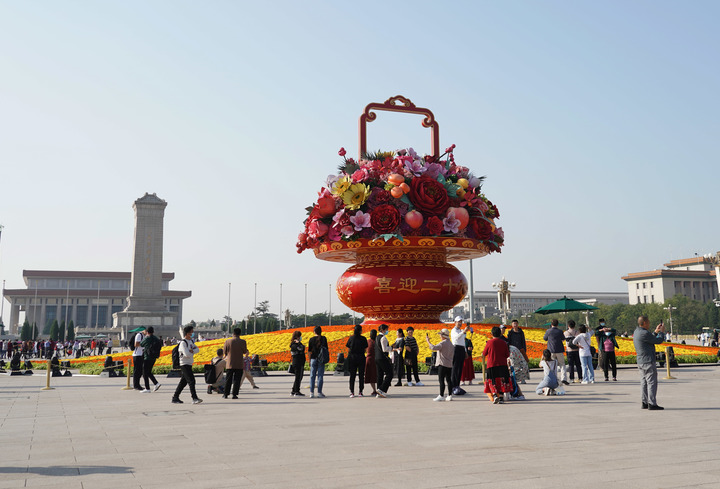 La place Tian'anmen décorée pour la fête nationale