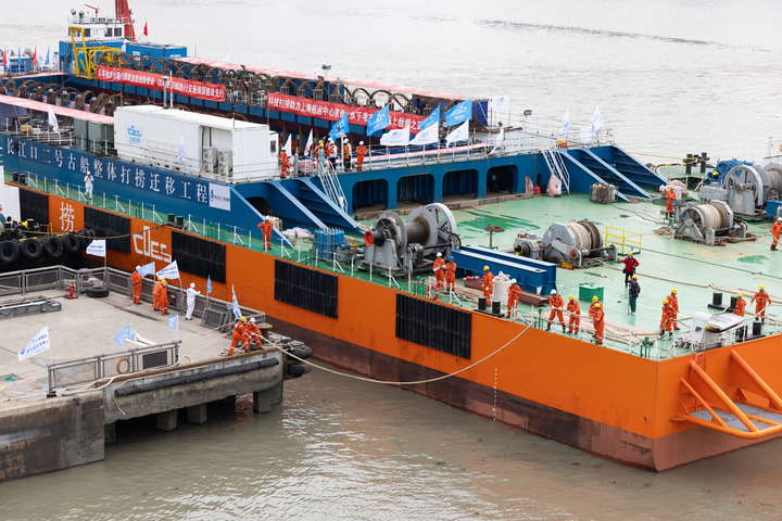 Chine : transport d'une épave de la dynastie Qing à Shanghai