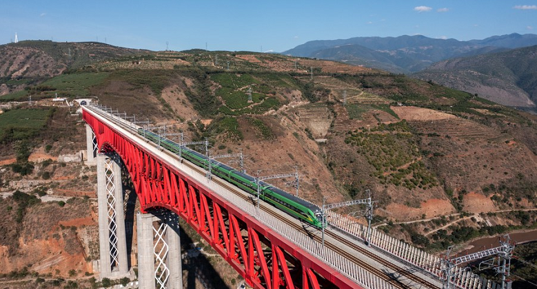 Chine : le premier anniversaire du lancement du chemin de fer Chine-Laos