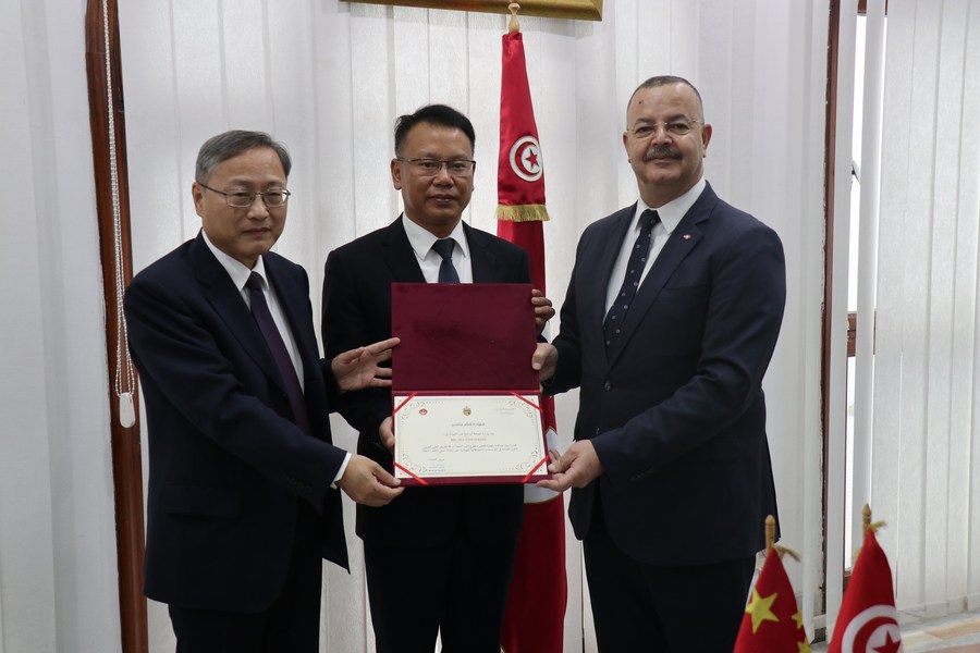 Tunisie : l'équipe médicale chinoise saluée par le ministre de la Santé