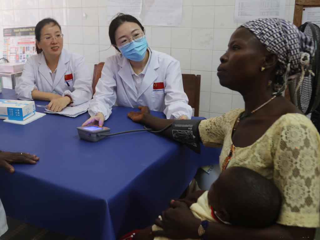 L'équipe médicale chinoise fournit des services médicaux gratuits au Togo