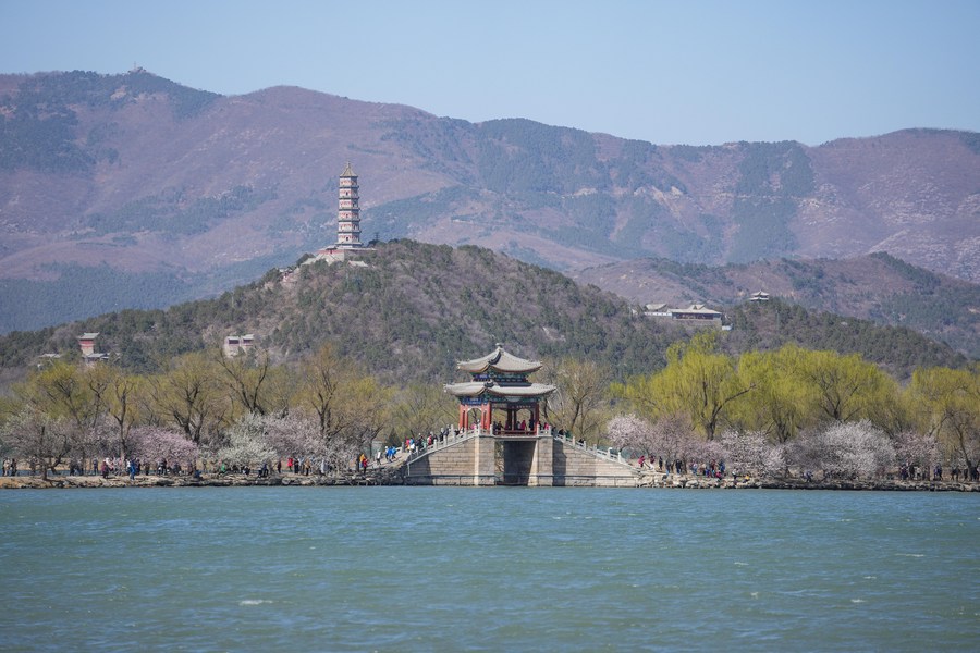 Chine : paysage printanier du Palais d'été