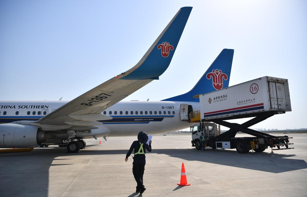 Chine : premier avion de la ligne Xi'an-Urumqi-Achgabat au Shaanxi