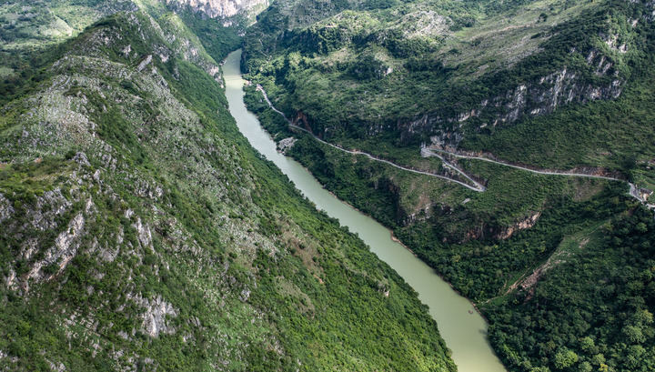 Chine : paysage du canyon du fleuve Huajiang au Guizhou