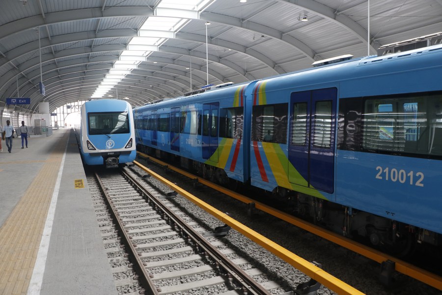 Mise en service des trains de la Ligne bleue de transport ferroviaire en commun de Lagos