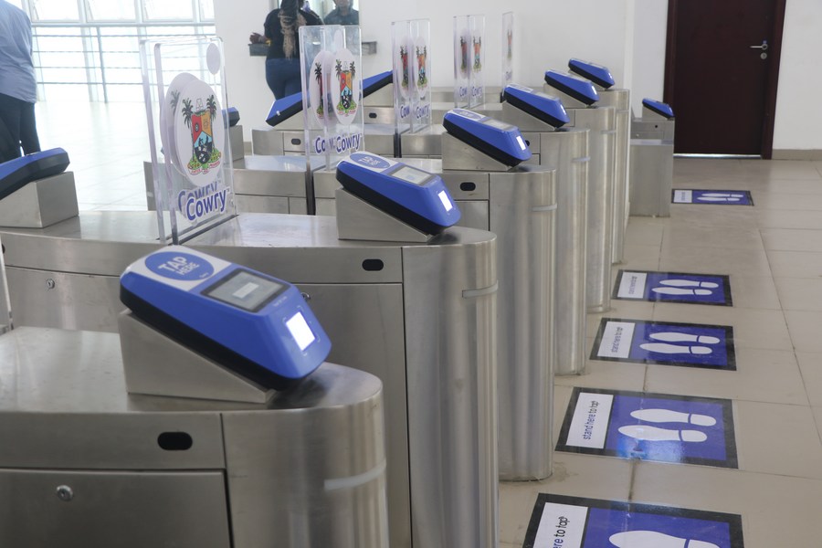 Mise en service des trains de la Ligne bleue de transport ferroviaire en commun de Lagos