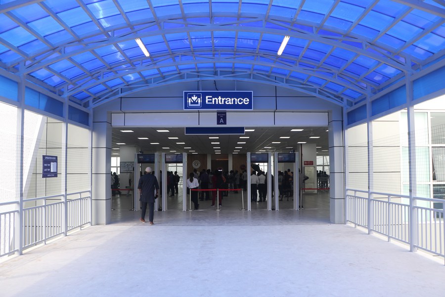 Mise en service des trains de la Ligne bleue de transport ferroviaire en commun de Lagos