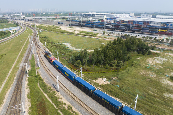 Chine : plateforme logistique internationale pour les trains de fret à Xi'an