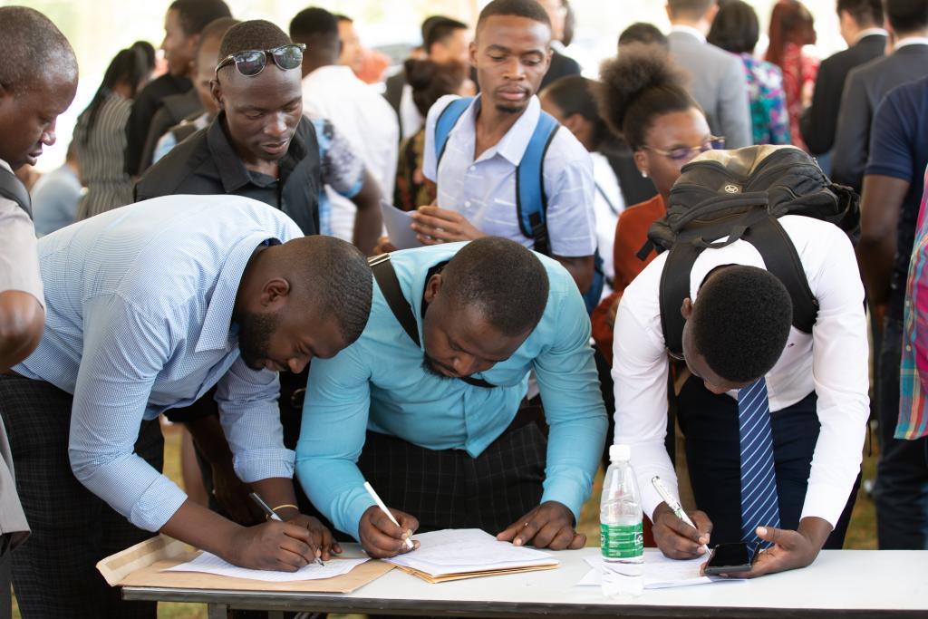 Des entreprises chinoises organisent un salon de l'emploi à Lusaka