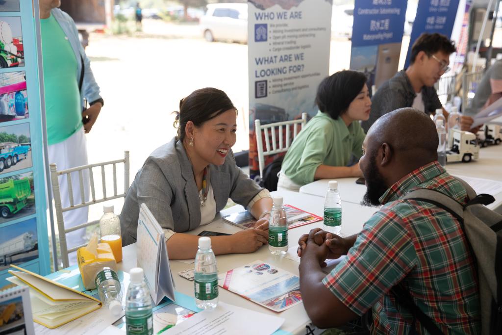 Des entreprises chinoises organisent un salon de l'emploi à Lusaka