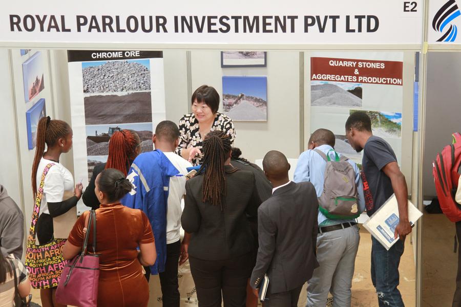 Zimbabwe : salon de l'emploi d'entreprises chinoises à Harare