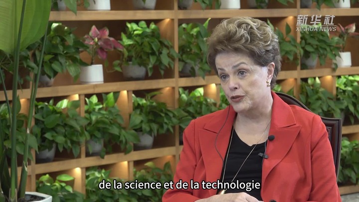 Dilma Rousseff, lauréate de la médaille de l'Amitié, salue les réalisations de la Chine au cours des 75 dernières années