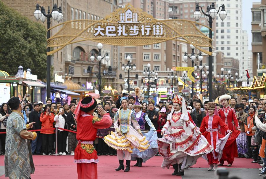 Chine : visites des participants au 6e Sommet mondial des médias au Xinjiang